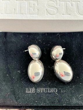 LIE STUDIO The Carla Earrings Silver Drop Earrings